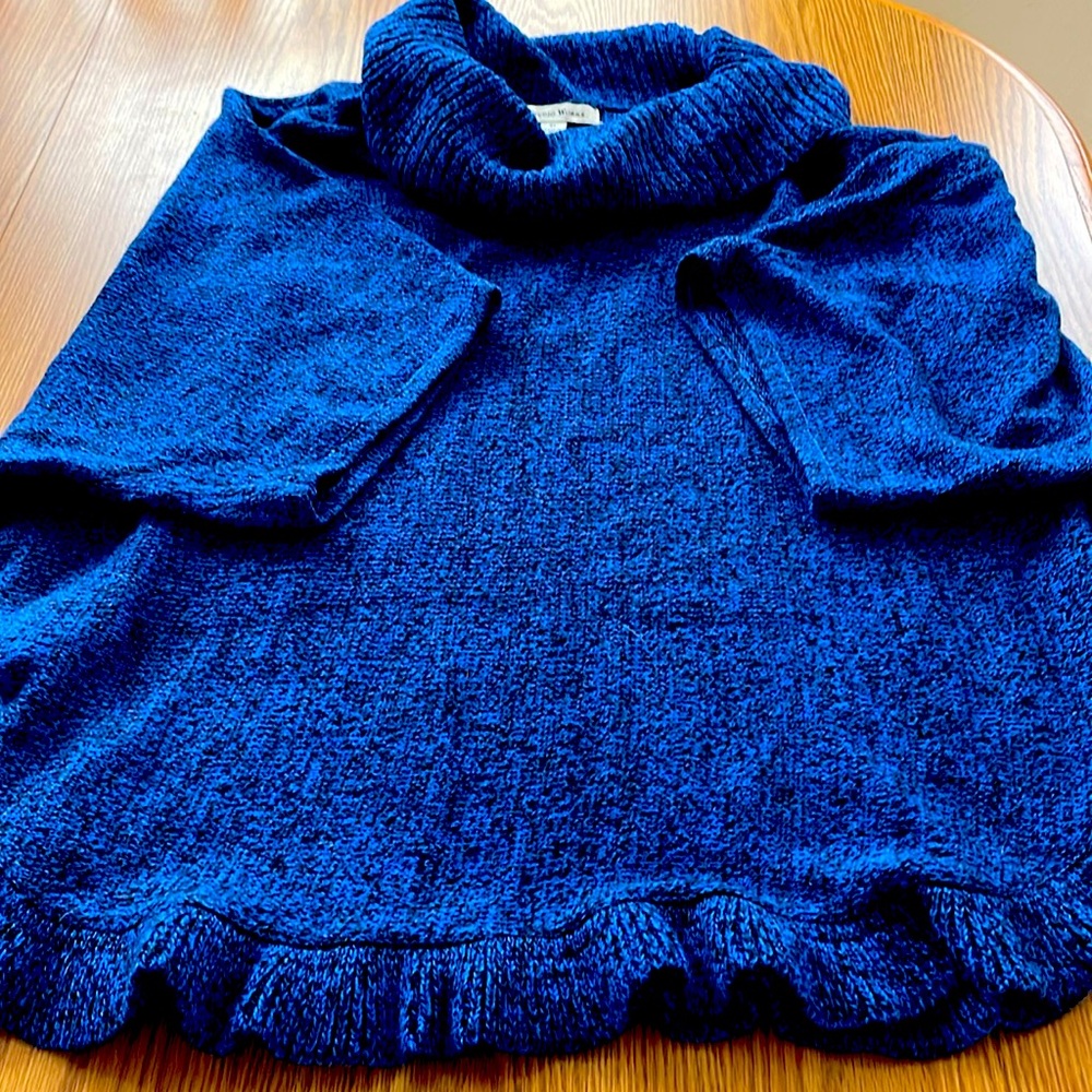 Studio works short sleeve sweater, XL in blue/black.